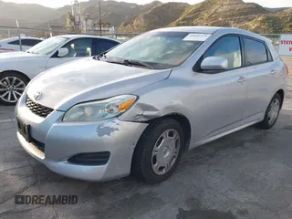 2011 Toyota Matrix z VIN 2T1KU4EE9BC562237, wystawiony jako IAAI lot #41882972 z przebiegiem 103 814 mil mil oraz . Historia ofert i sprzedaży dostępna na DreamBid. Obrazek 2.