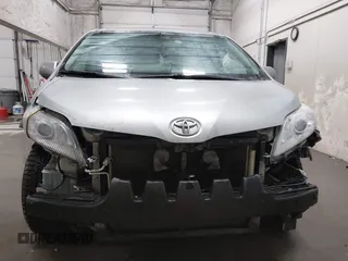 2017 Toyota Sienna LE with VIN 5TDJZ3DC7HS167447, listed as a IAAI auction lot 41774350 with 93,340 mi miles. Bid and sale history available at carsss.com. Image 11.