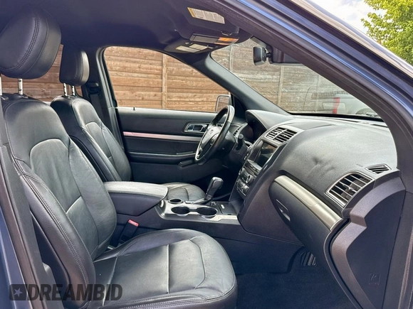 2018 Ford Explorer XLT z VIN 1FM5K7DH0JGC23068, wystawiony jako Copart lot #63926375 z przebiegiem 112 233 mil mil oraz Czysty tytuł • Clean title. Historia ofert i sprzedaży dostępna na DreamBid. Obrazek 5.