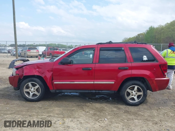 2005 Jeep Grand Cherokee Laredo with VIN 1J4HS48N95C711992, listed as a IAAI auction lot 41944696 with 209,299 mi miles and . Bid and sale history available at DreamBid. Image 14.