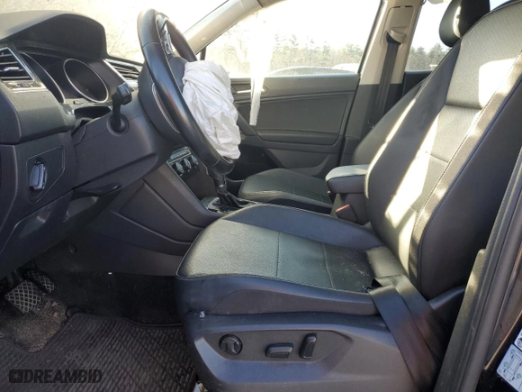 2019 Volkswagen Tiguan SE with VIN 3VV2B7AXXKM087236, listed as a Copart auction lot 82528214 with 0 mi miles and Salvage Title. Bid and sale history available at carsss.com. Image 7.