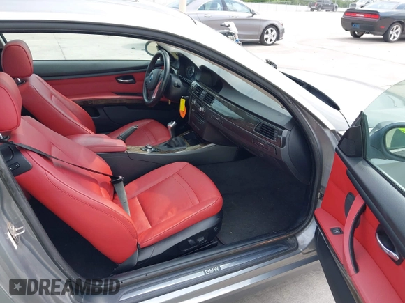 2009 BMW 3 Series 328i xDrive z VIN WBAWV53549PF95715, wystawiony jako IAAI lot #42296949 z przebiegiem 182 003 mil mil oraz . Historia ofert i sprzedaży dostępna na DreamBid. Obrazek 5.