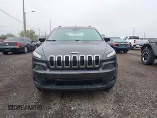 2016 Jeep Cherokee Latitude z VIN 1C4PJMCS1GW154188, wystawiony jako IAAI lot #42318317 z przebiegiem 189 347 mil mil oraz . Historia ofert i sprzedaży dostępna na DreamBid. Obrazek 12.