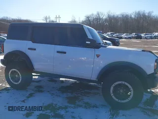 2023 Ford Bronco z VIN 1FMEE5DP1PLC08565, wystawiony jako IAAI lot #41610564 z przebiegiem 19 244 mil mil oraz . Historia ofert i sprzedaży dostępna na DreamBid. Obrazek 13.
