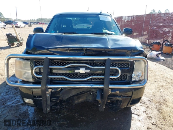 2011 Chevrolet Silverado 1500 LT with VIN 3GCPKSE33BG320029, listed as a IAAI auction lot 41805671 with 110,000 mi miles. Bid and sale history available at carsss.com. Image 6.