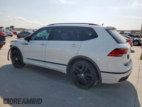 2022 Volkswagen Tiguan SE R-Line Black z VIN 3VVCB7AX0NM161028, wystawiony jako Copart lot #52976305 z przebiegiem 21 938 mil mil oraz Szkoda całkowita • Salvage title. Historia ofert i sprzedaży dostępna na DreamBid. Obrazek 2.