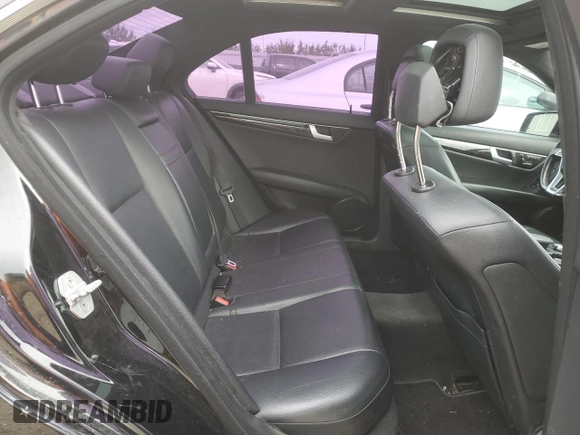 2013 Mercedes-Benz C 350 z VIN WDDGF8JB5DA751323, wystawiony jako Copart lot #65987165 z przebiegiem 168 291 mil mil oraz Czysty tytuł • Clean title. Historia ofert i sprzedaży dostępna na DreamBid. Obrazek 10.
