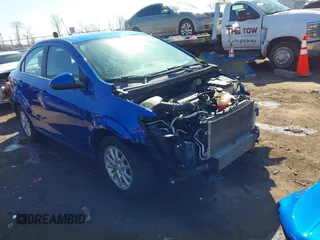 2020 Chevrolet Sonic LT z VIN 1G1JD5SB8L4106996, wystawiony jako IAAI lot #41743873 z przebiegiem 58 171 mil mil oraz . Historia ofert i sprzedaży dostępna na DreamBid. Obrazek 1.
