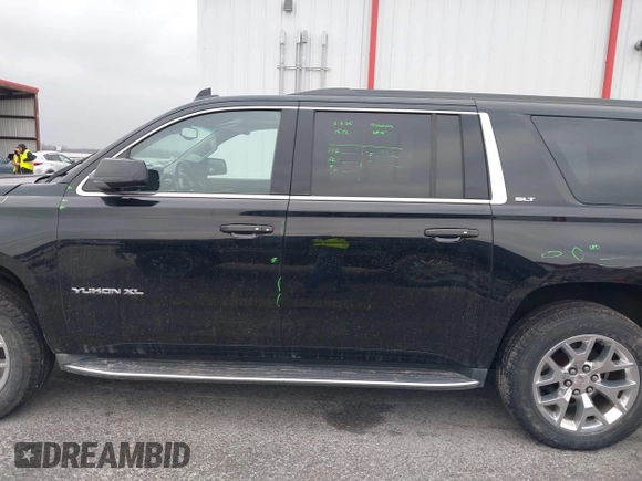 2015 GMC Yukon XL SLT with VIN 1GKS2HKC6FR746809, listed as a IAAI auction lot 41559570 with 144,401 mi miles. Bid and sale history available at carsss.com. Image 15.