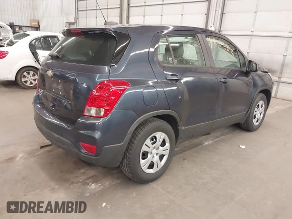 2018 Chevrolet Trax LS with VIN 3GNCJKSBXJL400731, listed as a IAAI auction lot 41827568 with 101,605 mi miles. Bid and sale history available at carsss.com. Image 4.
