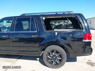 2016 Lincoln Navigator L with VIN 5LMJJ3HT8GEL11375, listed as a IAAI auction lot 41388709 with NaN miles. Bid and sale history available at carsss.com. Image 18.