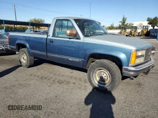 1990 GMC Sierra 2500 z VIN 1GTGK24K9LE552815, wystawiony jako Copart lot #76828874 z przebiegiem 211 977 mil mil oraz Szkody całkowita. Historia ofert i sprzedaży dostępna na DreamBid. Obrazek 4.