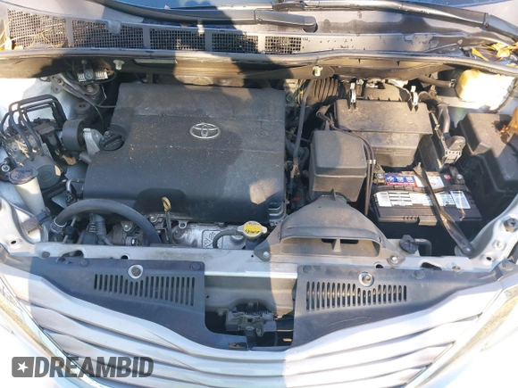 2016 Toyota Sienna XLE with VIN 5TDYK3DC3GS744752, listed as a IAAI auction lot 41077851 with 147,319 mi miles. Bid and sale history available at carsss.com. Image 10.