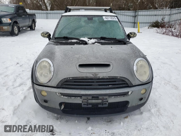 2006 MINI Hardtop S z VIN WMWRE33556TN29417, wystawiony jako Copart lot #42712575 z przebiegiem 265 492 mil mil oraz Czysty tytuł • Clean title. Historia ofert i sprzedaży dostępna na DreamBid. Obrazek 5.