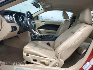 2007 Ford Mustang Deluxe z VIN 1ZVHT80N075308557, wystawiony jako Copart lot #58405905 z przebiegiem 132 271 mil mil oraz Czysty tytuł • Clean title. Historia ofert i sprzedaży dostępna na DreamBid. Obrazek 7.