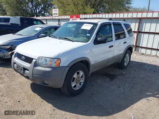 2002 Ford Escape XLT Choice with VIN 1FMYU03122KD33637, listed as a IAAI auction lot 41862269 with 275,583 mi miles. Bid and sale history available at carsss.com. Image 2.