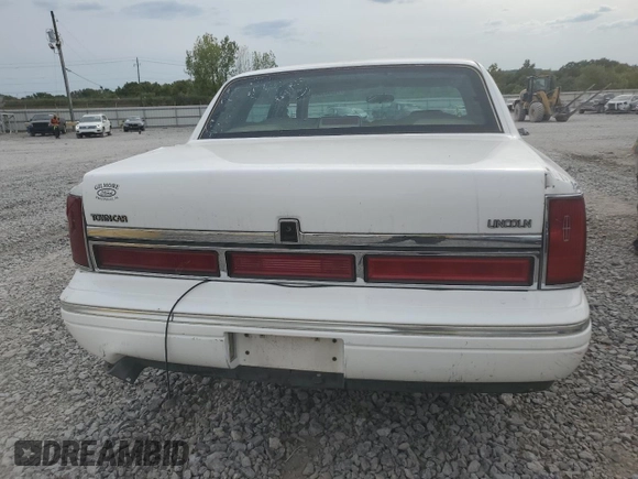 1997 Lincoln Town Car Signature z VIN 1LNLM82W2VY697709, wystawiony jako Copart lot #70506934 z przebiegiem 200 288 mil mil oraz Szkoda całkowita • Salvage title. Historia ofert i sprzedaży dostępna na DreamBid. Obrazek 6.
