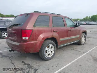 2007 Jeep Grand Cherokee Laredo with VIN 1J8GR48K27C535382, listed as a IAAI auction lot 42013097 with 180,554 mi miles. Bid and sale history available at carsss.com. Image 4.