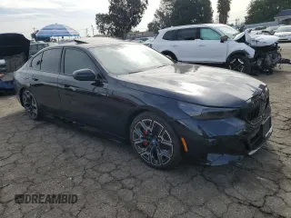 2024 BMW i5 eDrive40 z VIN WBY33FK03RCR93119, wystawiony jako Copart lot #43586895 z przebiegiem 2 266 mil mil oraz Szkoda całkowita • Salvage title. Historia ofert i sprzedaży dostępna na DreamBid. Obrazek 4.