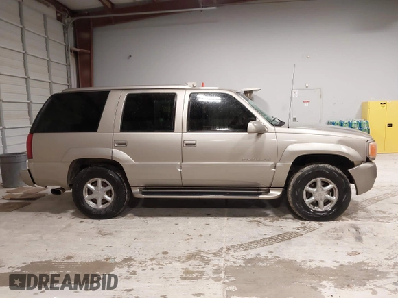1999 Cadillac Escalade z VIN 1GYEK13RXXR413480, wystawiony jako IAAI lot #41552688 z przebiegiem 214 501 mil mil oraz . Historia ofert i sprzedaży dostępna na DreamBid. Obrazek 13.