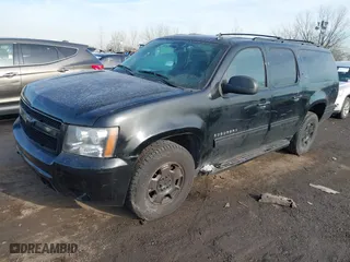 2014 Chevrolet Suburban LT with VIN 1GNSKJE70ER188902, listed as a IAAI auction lot 41208462 with 123,278 mi miles. Bid and sale history available at carsss.com. Image 17.