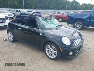 2011 MINI Convertible z VIN WMWZN3C55BTZ78056, wystawiony jako IAAI lot #42698584 z przebiegiem 145 375 mil mil oraz . Historia ofert i sprzedaży dostępna na DreamBid. Obrazek 1.