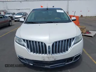 2012 Lincoln MKX z VIN 2LMDJ8JKXCBL01858, wystawiony jako IAAI lot #42221692 z przebiegiem 89 470 mil mil oraz . Historia ofert i sprzedaży dostępna na DreamBid. Obrazek 12.