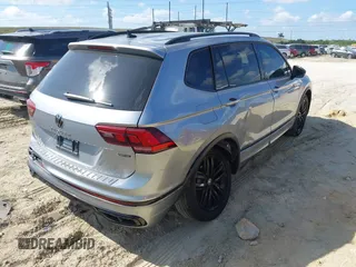 2022 Volkswagen Tiguan SE R-Line Black z VIN 3VV8B7AX3NM168318, wystawiony jako IAAI lot #41530361 z przebiegiem 31 226 mil mil oraz . Historia ofert i sprzedaży dostępna na DreamBid. Obrazek 4.