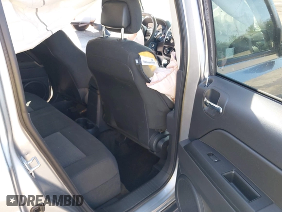2014 Jeep Patriot Sport with VIN 1C4NJPBBXED859221, listed as a IAAI auction lot 39150084 with 105,102 mi miles. Bid and sale history available at carsss.com. Image 8.