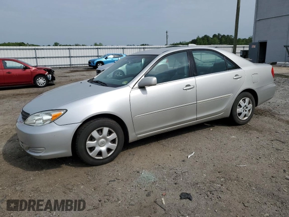 2004 Toyota Camry LE z VIN 4T1BE32K14U844858, wystawiony jako Copart lot #57564715 z przebiegiem 242 775 mil mil oraz Czysty tytuł • Clean title. Historia ofert i sprzedaży dostępna na DreamBid. Obrazek 1.