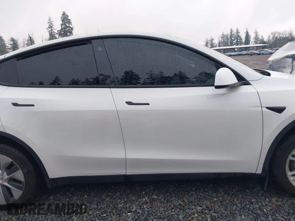 2022 Tesla Model Y Long Range z VIN 7SAYGDEE6NF451259, wystawiony jako IAAI lot #41200775 z przebiegiem 59 683 mil mil oraz . Historia ofert i sprzedaży dostępna na DreamBid. Obrazek 14.