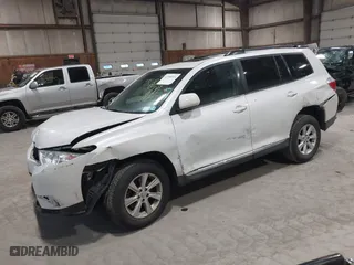 2013 Toyota Highlander with VIN 5TDBK3EHXDS222731, listed as a IAAI auction lot 41768324 with 122,028 mi miles. Bid and sale history available at carsss.com. Image 22.