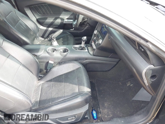 2017 Ford Mustang EcoBoost z VIN 1FA6P8TH3H5351723, wystawiony jako IAAI lot #41883990 z przebiegiem 120 520 mil mil oraz . Historia ofert i sprzedaży dostępna na DreamBid. Obrazek 5.