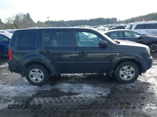 2011 Honda Pilot LX with VIN 5FNYF4H20BB073355, listed as a IAAI auction lot 41588887 with 146,867 mi miles. Bid and sale history available at carsss.com. Image 14.