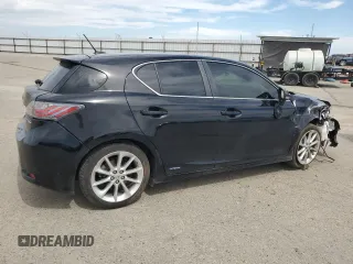 2013 Lexus CT 200h z VIN JTHKD5BH2D2124504, wystawiony jako Copart lot #52813895 z przebiegiem 116 394 mil mil oraz Szkody całkowita. Historia ofert i sprzedaży dostępna na DreamBid. Obrazek 3.