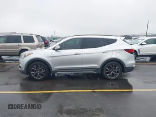 2017 Hyundai Santa Fe Ultimate z VIN 5XYZW4LA3HG472104, wystawiony jako IAAI lot #42352652 z przebiegiem 114 205 mil mil oraz . Historia ofert i sprzedaży dostępna na DreamBid. Obrazek 14.