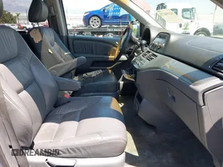 2005 Honda Odyssey EX-L with VIN 5FNRL38785B110823, listed as a IAAI auction lot 42154177 with 195,298 mi miles. Bid and sale history available at carsss.com. Image 5.