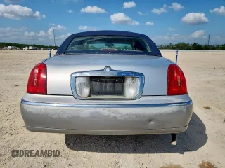 2000 Lincoln Town Car Signature with VIN 1LNHM82W9YY774120, listed as a Copart auction lot 59328725 with 137,910 mi miles and Salvage title. Bid and sale history available at DreamBid. Image 6.