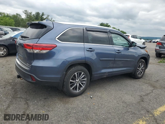 2018 Toyota Highlander SE z VIN 5TDJZRFH4JS862146, wystawiony jako Copart lot #58773395 z przebiegiem 64 210 mil mil oraz Szkoda całkowita • Salvage title. Historia ofert i sprzedaży dostępna na DreamBid. Obrazek 3.