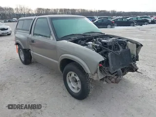 1998 GMC Sonoma with VIN 1GTCS1442W8521368, listed as a IAAI auction lot 41225556 with 108,201 mi miles. Bid and sale history available at carsss.com. Image 1.