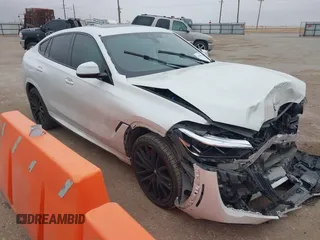 2021 BMW X6 M50i z VIN 5UXCY8C01M9E51506, wystawiony jako IAAI lot #41538726 z przebiegiem Nie podano mil oraz . Historia ofert i sprzedaży dostępna na DreamBid. Obrazek 1.