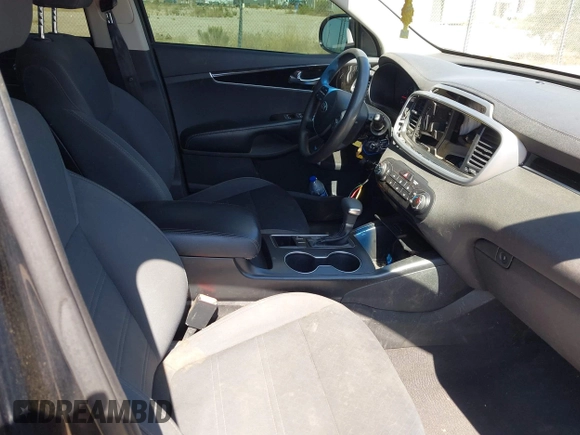 2019 Kia Sorento LX z VIN 5XYPG4A30KG510386, wystawiony jako IAAI lot #42425902 z przebiegiem 78 192 mil mil oraz . Historia ofert i sprzedaży dostępna na DreamBid. Obrazek 5.