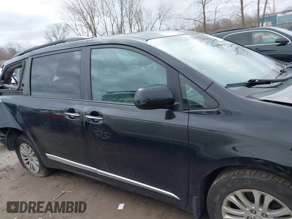 2016 Toyota Sienna XLE with VIN 5TDYK3DC8GS718289, listed as a IAAI auction lot 41774375 with 154,067 mi miles. Bid and sale history available at carsss.com. Image 14.