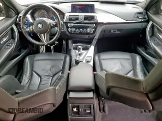 2018 BMW M3 z VIN WBS8M9C59J5J77887, wystawiony jako Copart lot #47548905 z przebiegiem 79 143 mil mil oraz Tytuł czysty. Historia ofert i sprzedaży dostępna na DreamBid. Obrazek 8.