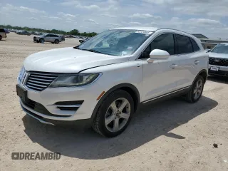 2015 Lincoln MKC z VIN 5LMCJ1A90FUJ32585, wystawiony jako Copart lot #52124665 z przebiegiem 77 084 mil mil oraz Tytuł czysty. Historia ofert i sprzedaży dostępna na DreamBid. Obrazek 1.