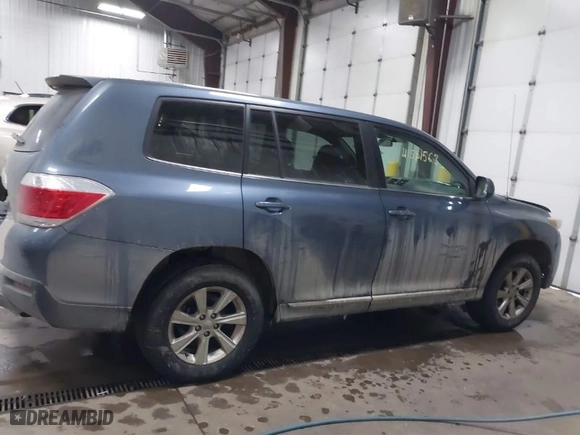 2012 Toyota Highlander with VIN 5TDBK3EH9CS119511, listed as a IAAI auction lot 41581563 with 131,970 mi miles. Bid and sale history available at carsss.com. Image 13.
