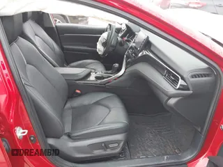 2021 Toyota Camry XSE z VIN 4T1K61AKXMU426592, wystawiony jako IAAI lot #41651425 z przebiegiem 56 485 mil mil oraz . Historia ofert i sprzedaży dostępna na DreamBid. Obrazek 5.