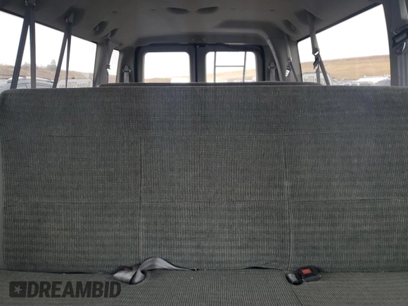 2003 Ford Econoline Passenger XL z VIN 1FBSS31S23HA52924, wystawiony jako Copart lot #77257404 z przebiegiem 170 077 mil mil oraz Nie do naprawy • Non repairable. Historia ofert i sprzedaży dostępna na DreamBid. Obrazek 10.