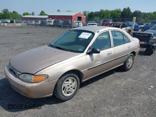 1999 Ford Escort LX z VIN 1FAFP10P7XW198467, wystawiony jako IAAI lot #42278961 z przebiegiem 293 835 mil mil oraz . Historia ofert i sprzedaży dostępna na DreamBid. Obrazek 2.