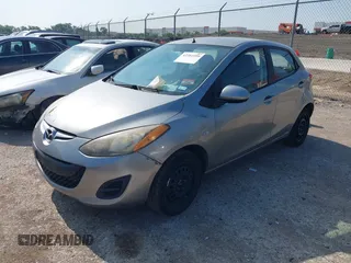 2012 Mazda 2 Sport z VIN JM1DE1KYXC0151752, wystawiony jako IAAI lot #42381999 z przebiegiem 145 071 mil mil oraz . Historia ofert i sprzedaży dostępna na DreamBid. Obrazek 2.